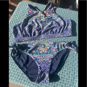 Athleta swimsuit!  Top size 38D/DD Bottom size Large